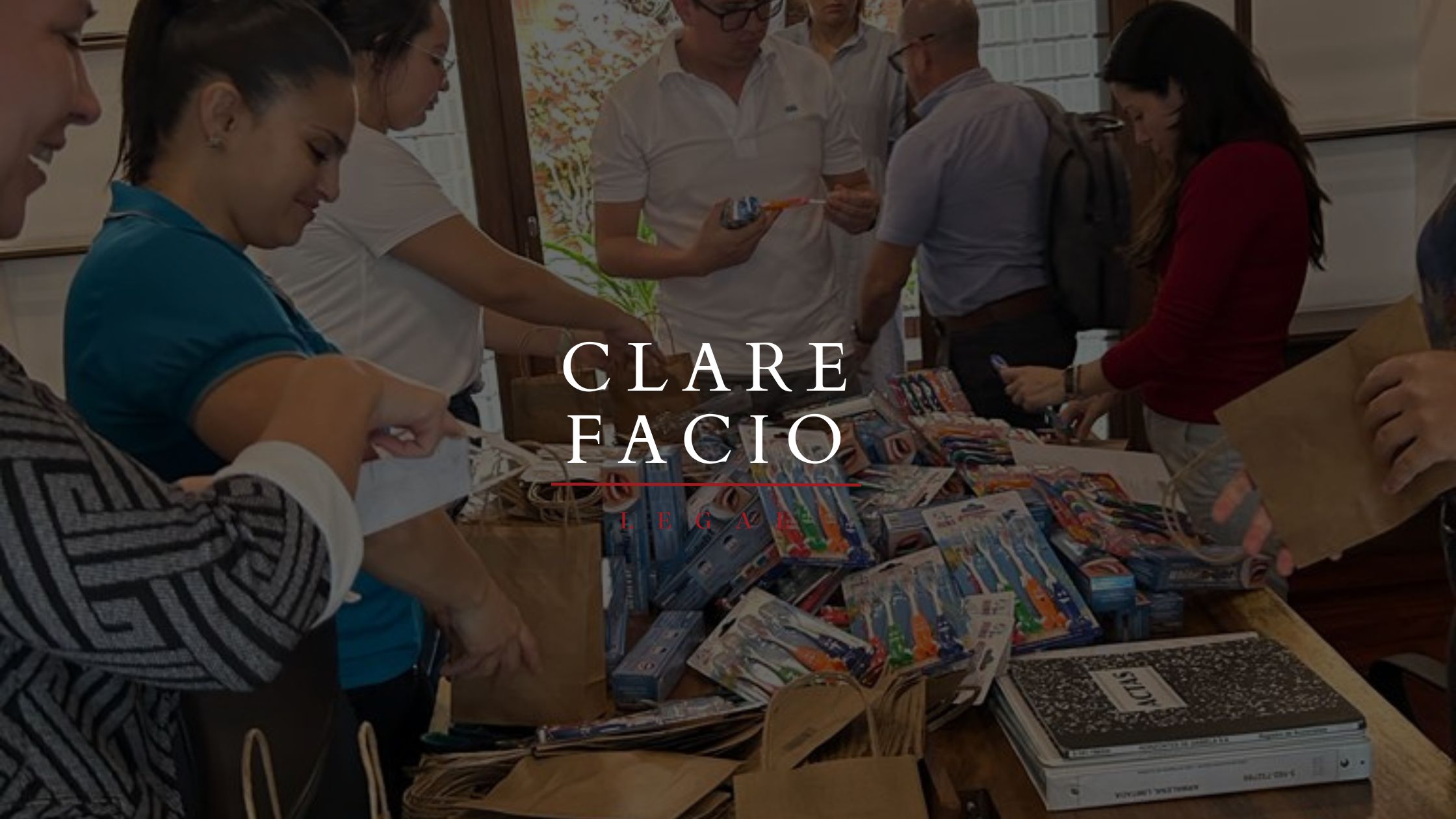 Clare Facio Legal rejoint la Fundación Construyendo Sonrisas pour promouvoir la santé bucco-dentaire dans la communauté